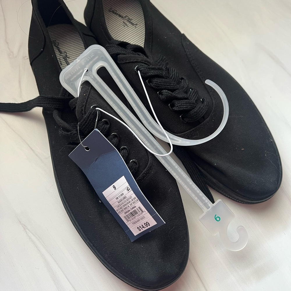 Black Universal Thread Monochrome Canvas Sneakers